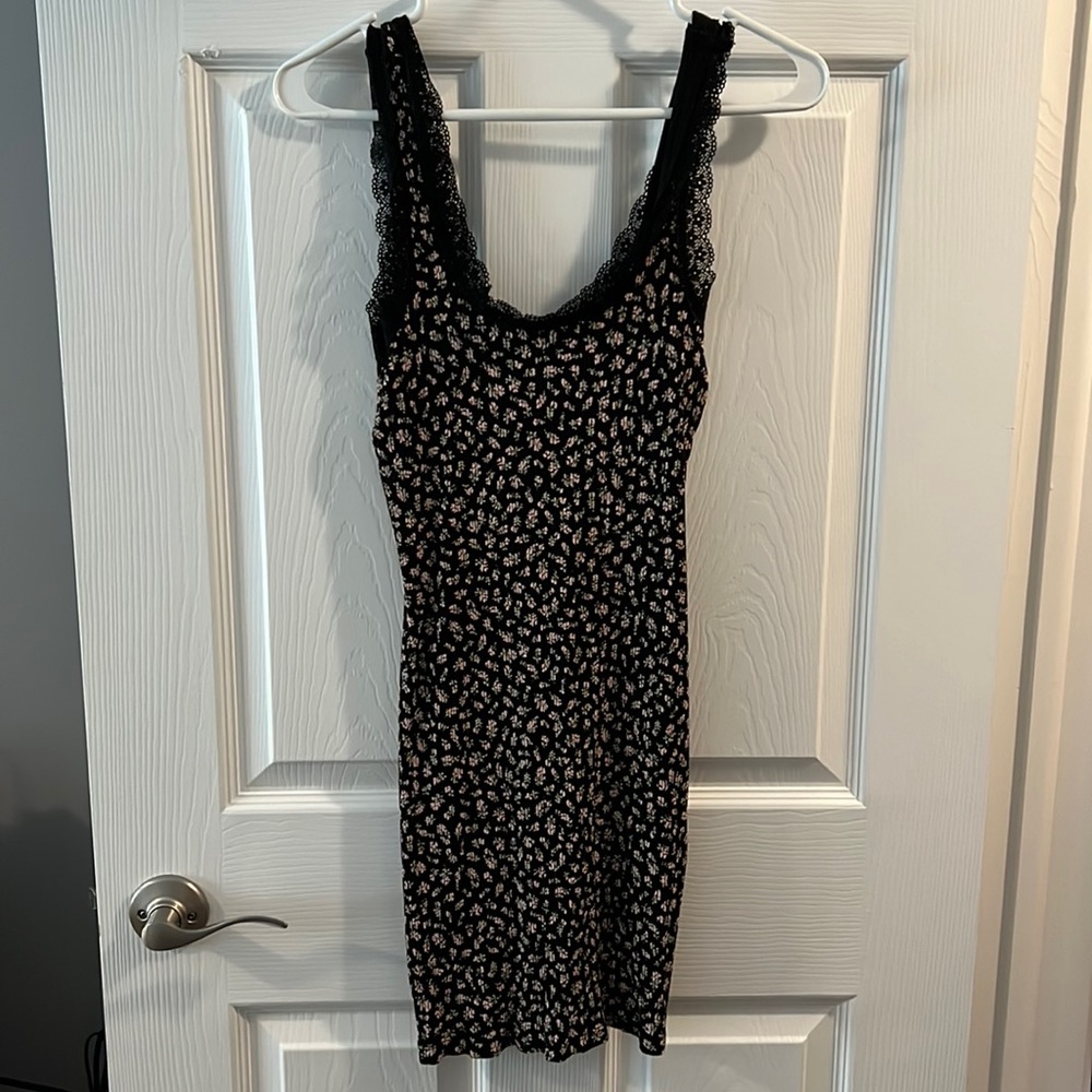 stretchy ribbed floral mini dress with lace trim